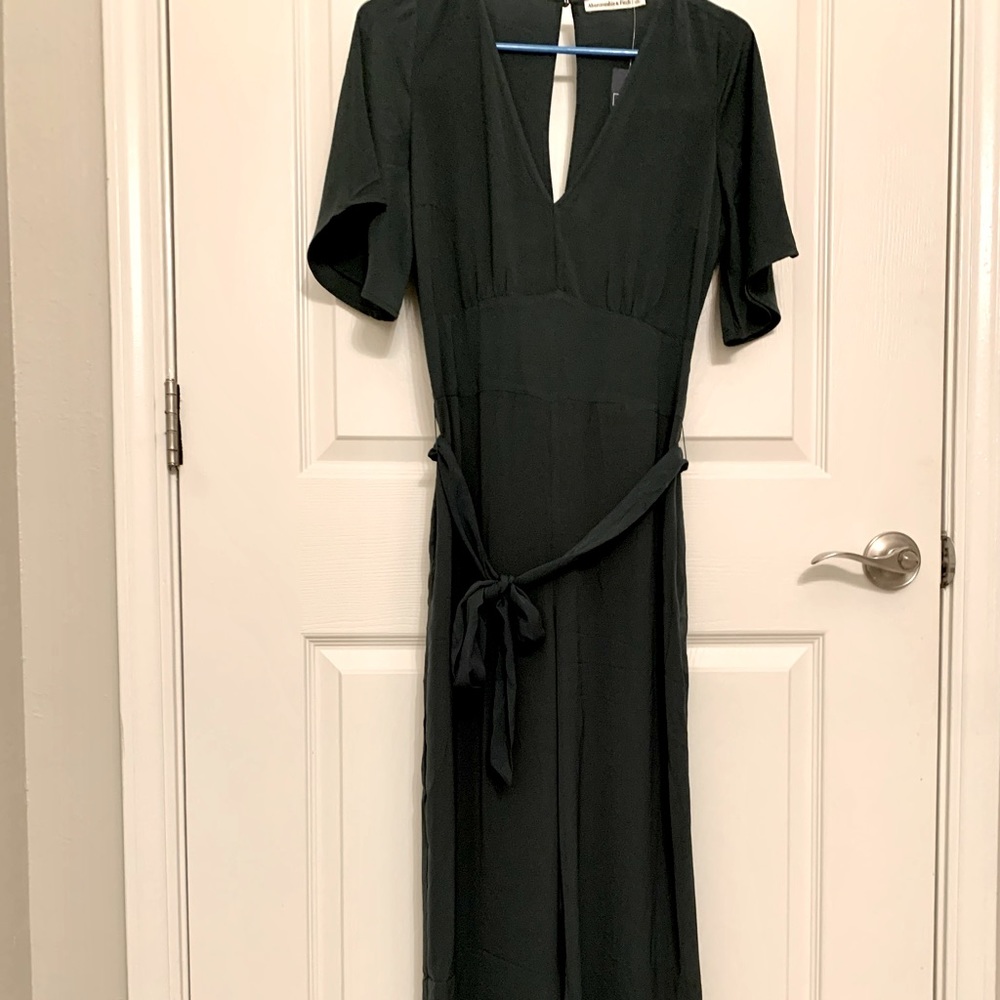 A&F flowy Forest green Jumpsuit, perfect for date night.